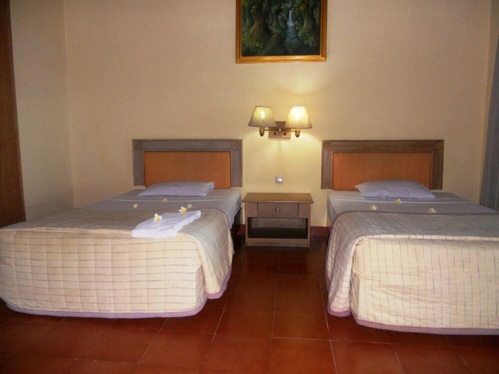 Bali Lovina Beach Cottages