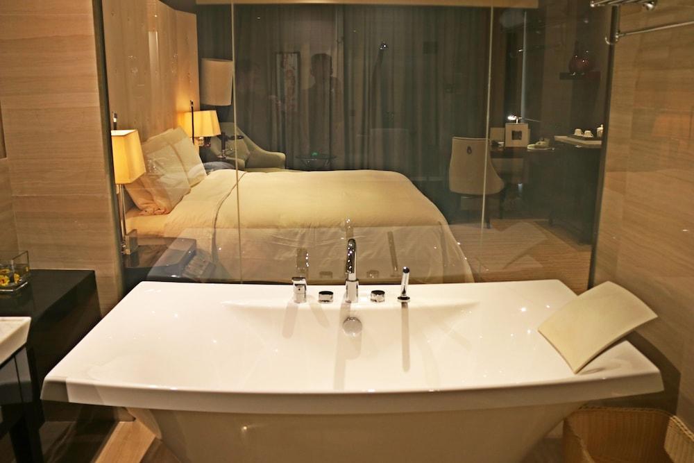 Royal International Hotel