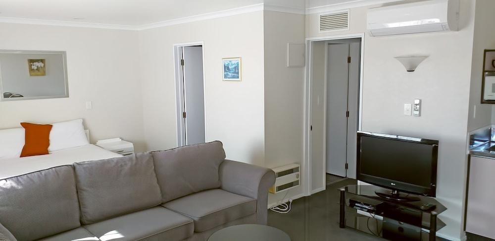 Shadzz Motel & Conference Centre