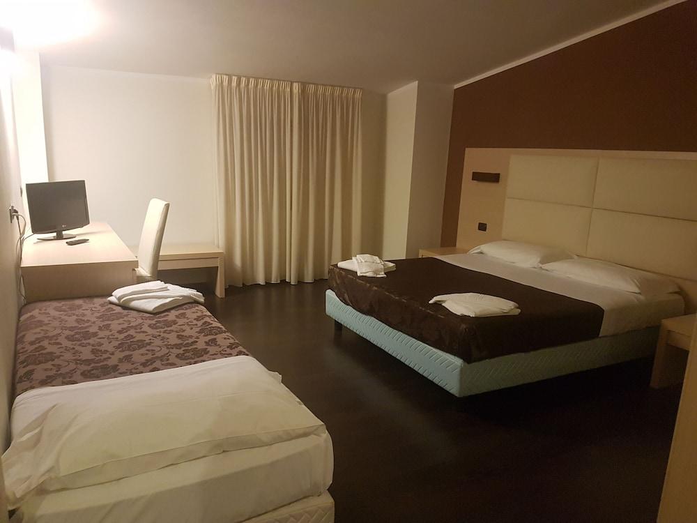 Hotel Sogni D'Oro Airport