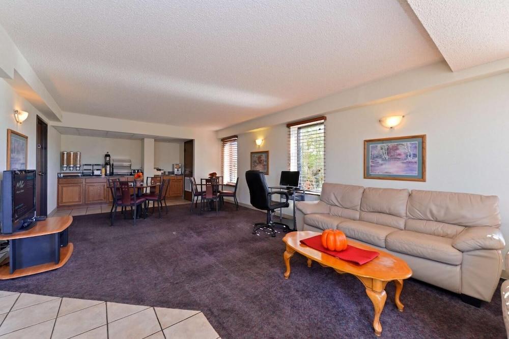 Executive Plus Inn & Suites