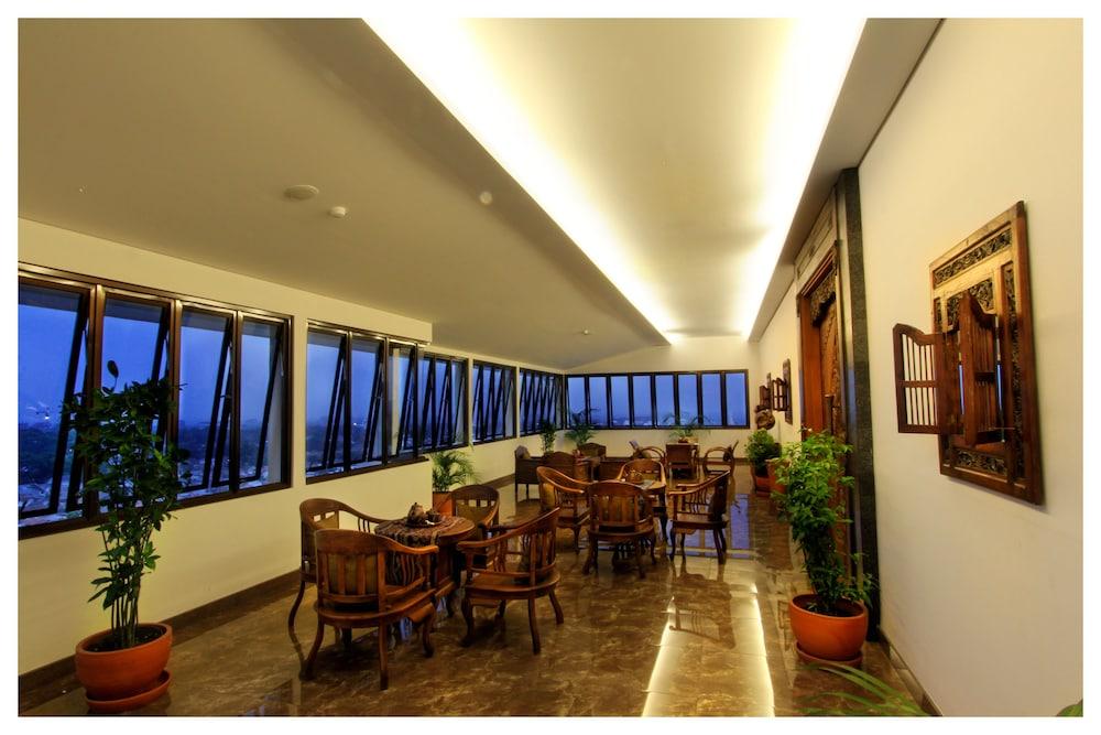 Sukajadi Hotel and Gallery