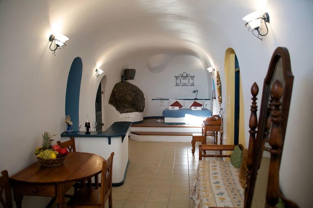 Vallas Apartments & Villas