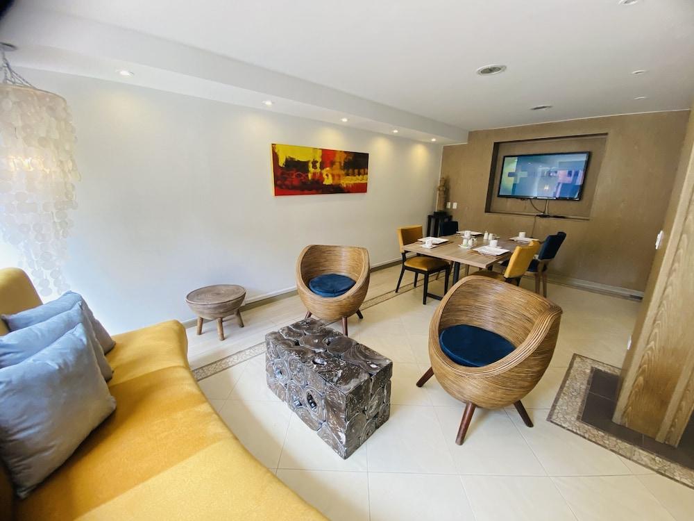 Hotel Retiro 84 by MIJ