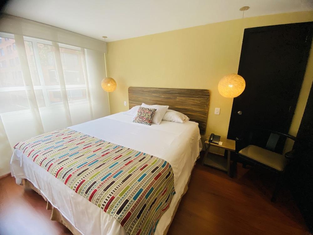 Hotel Retiro 84 by MIJ