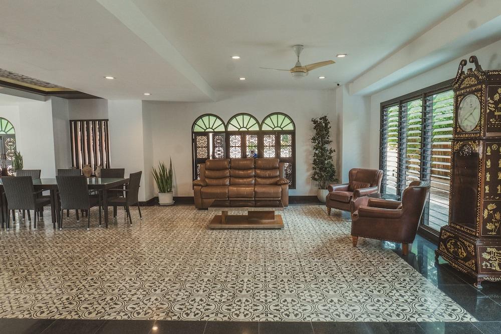 Ratana Hotel Chalong