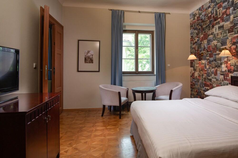 OREA Place Charles Bridge