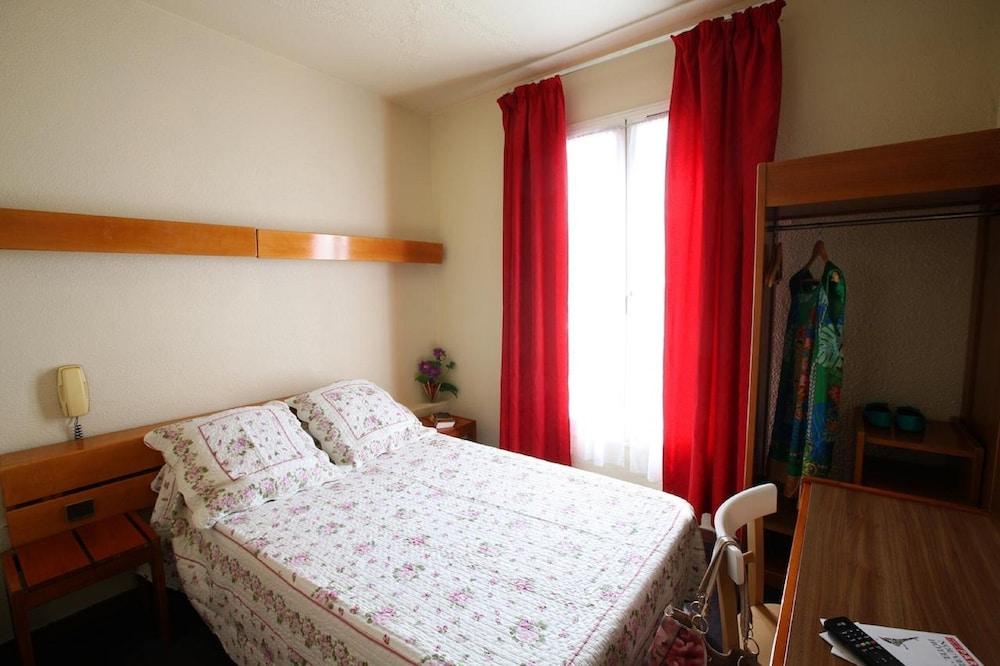 Nouvel Hotel Paris 18