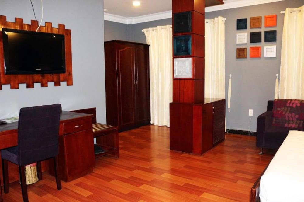 Good Vibes Central Hotel