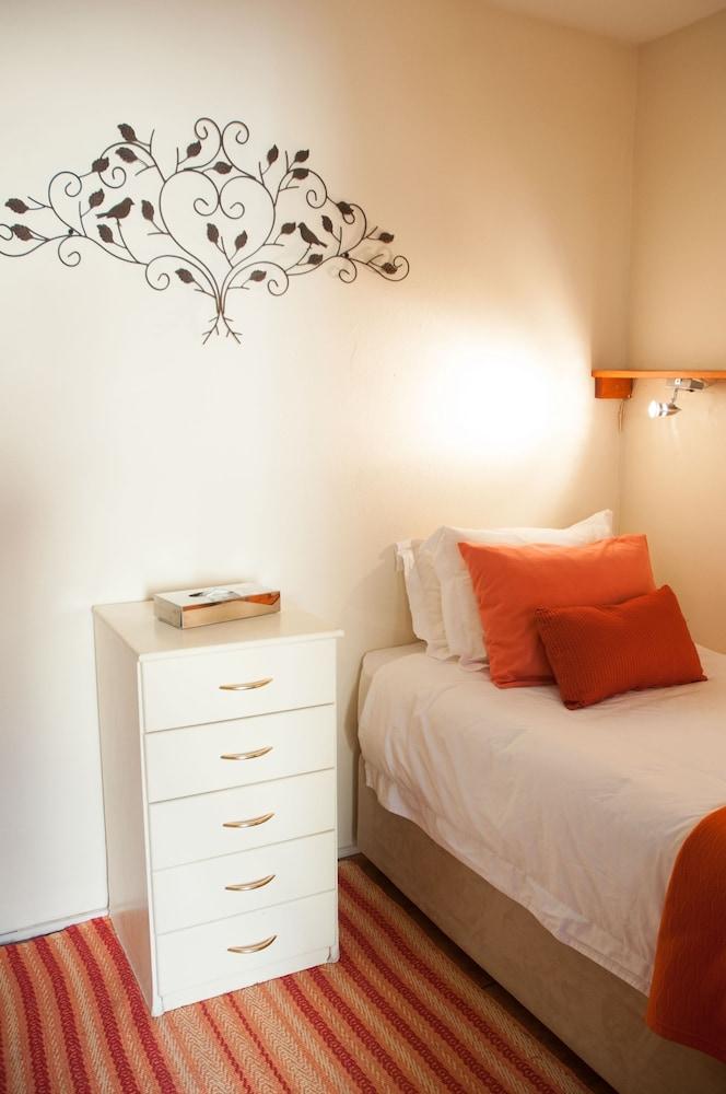 A Sunflower Stop - Hostel