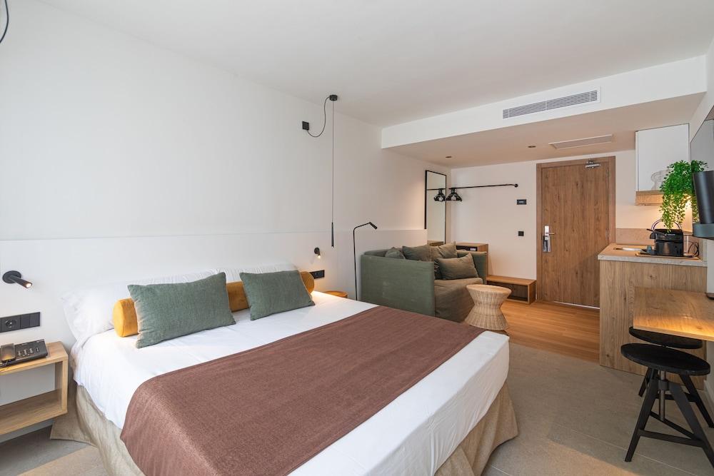 Cabot Las Velas Apartments