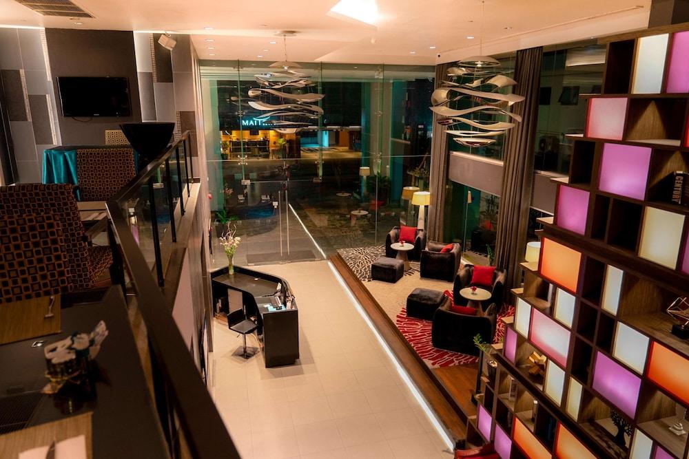 PARK PLAZA BANGKOK SOI 18