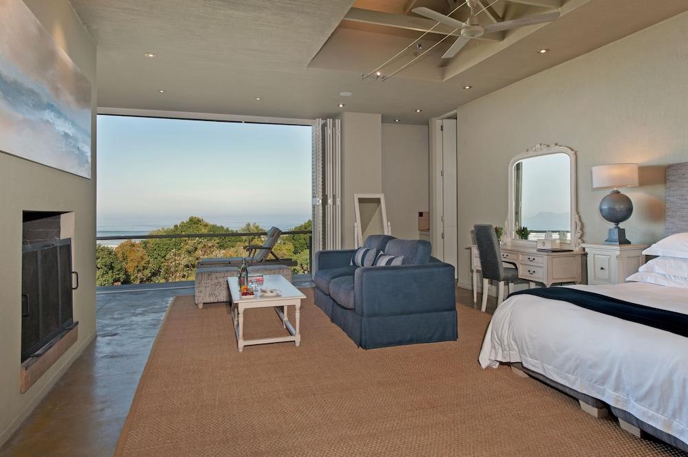 Mosselberg on Grotto Beach