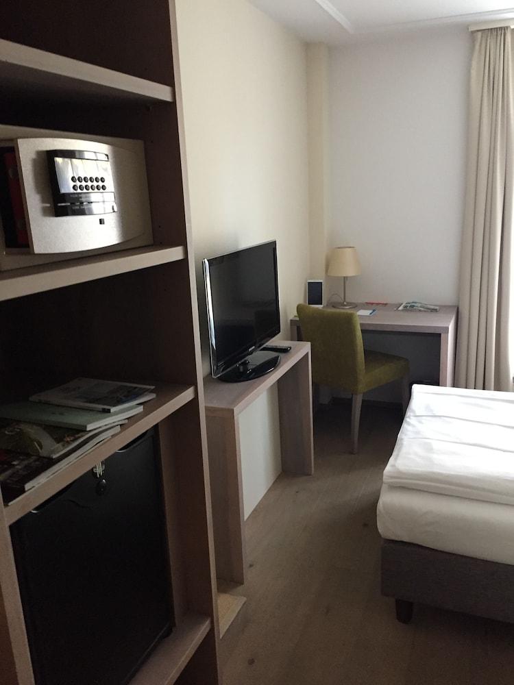 PLATZHIRSCH ZÜRICH - Downtown Boutique Hotel & Sushi Lounge