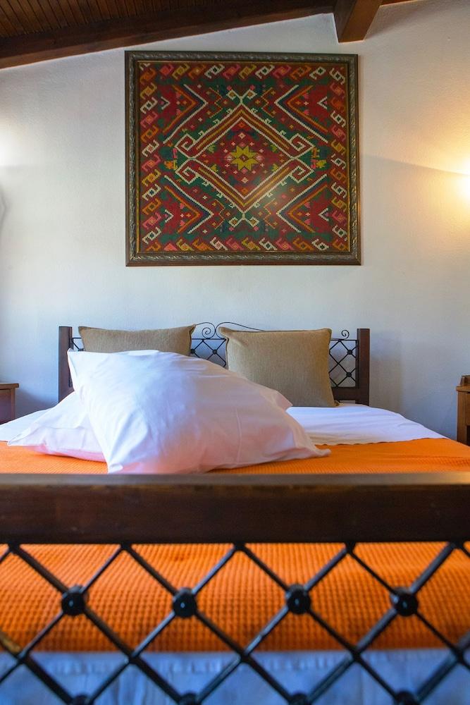 Oikoperiigitis Hotel