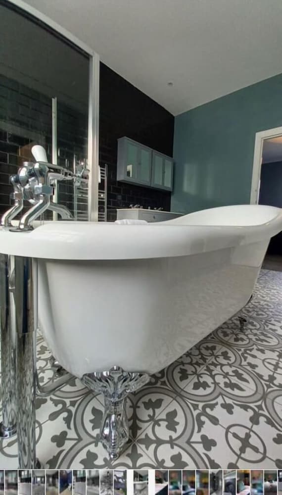 The Greyhound Wigginton