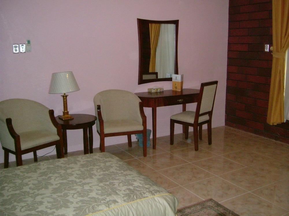 Bilqase Throne Hotel