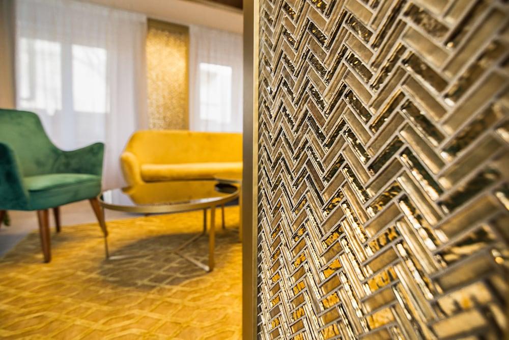 Platinum Residence Boutique Hotel