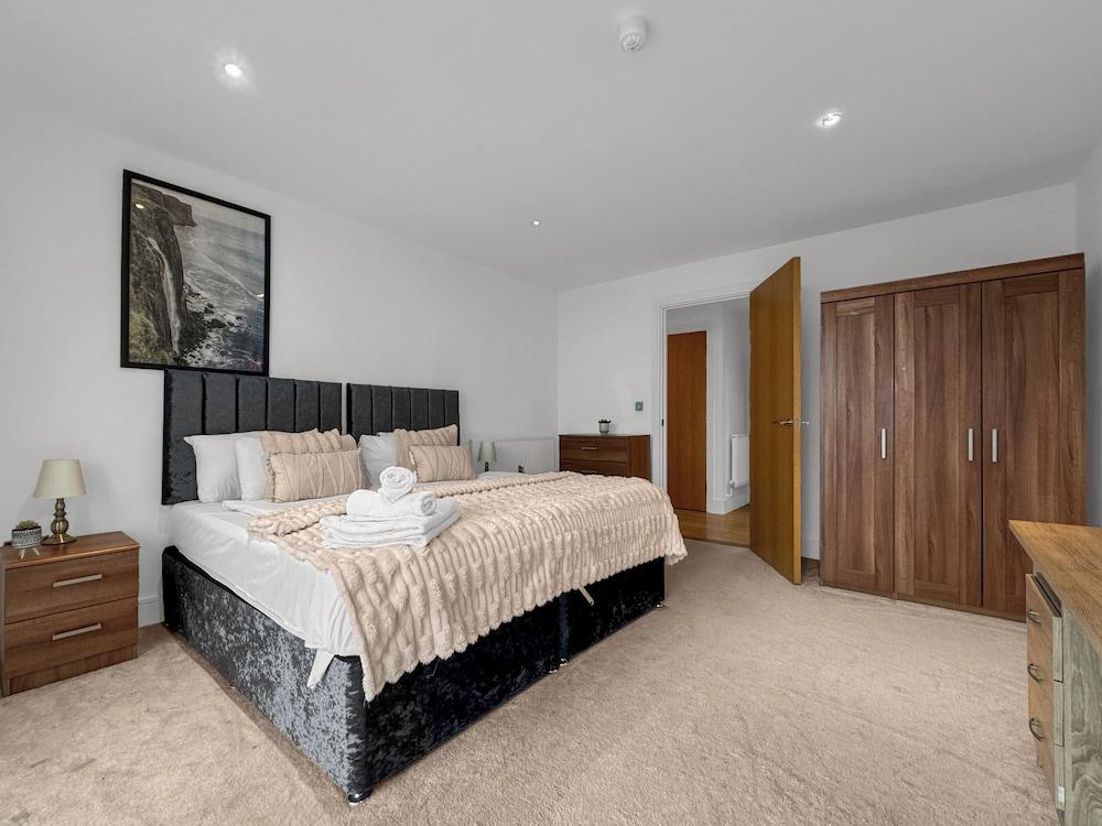 Spacious Serviced Apartments Canary Wharf