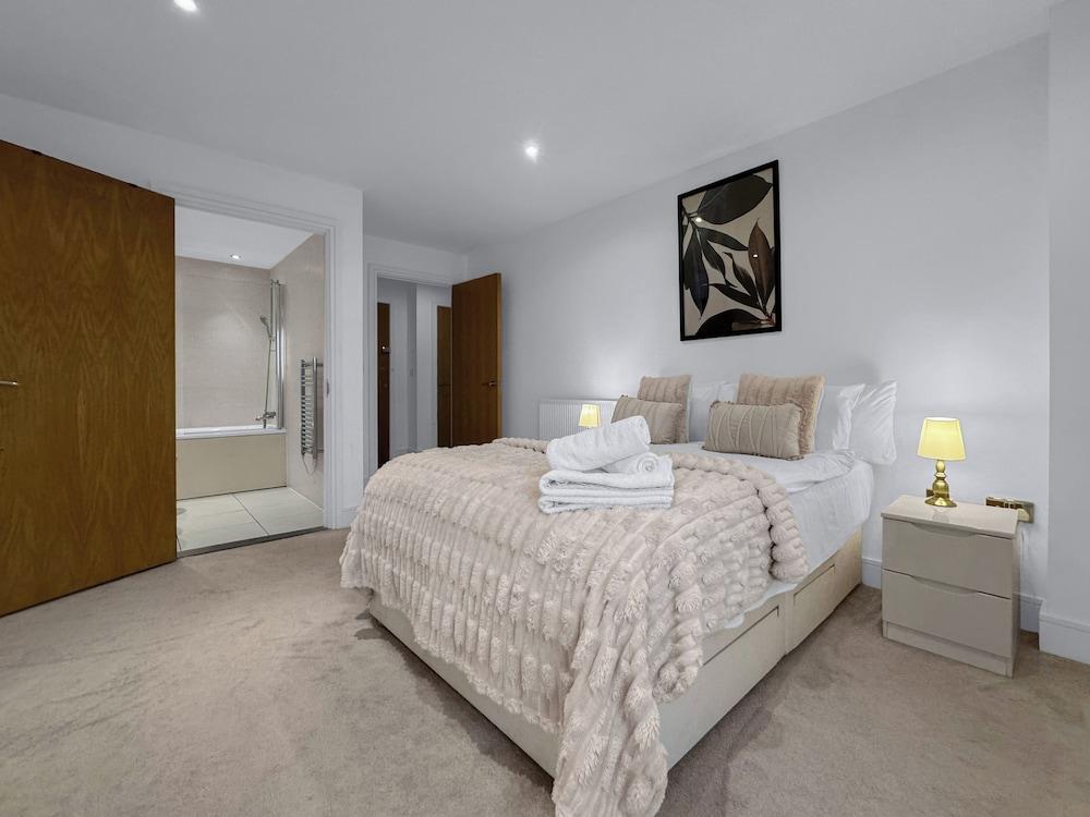 Spacious Serviced Apartments Canary Wharf