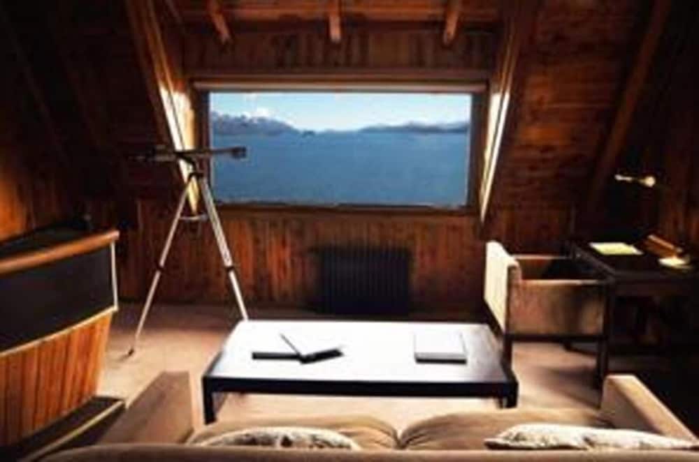 La Sirenuse Lake Resort