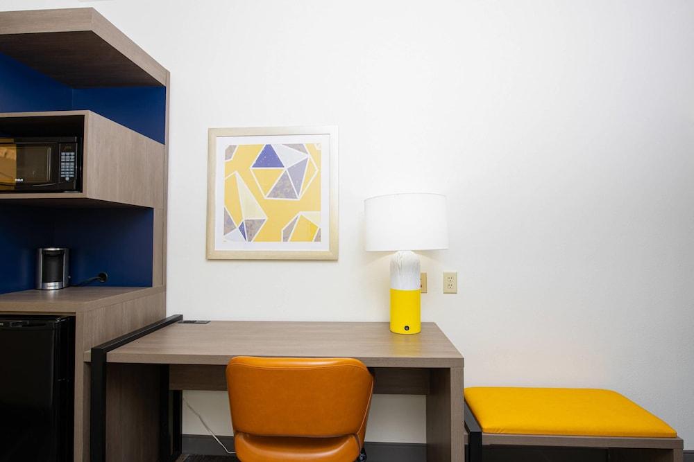 Comfort Suites Oil Center