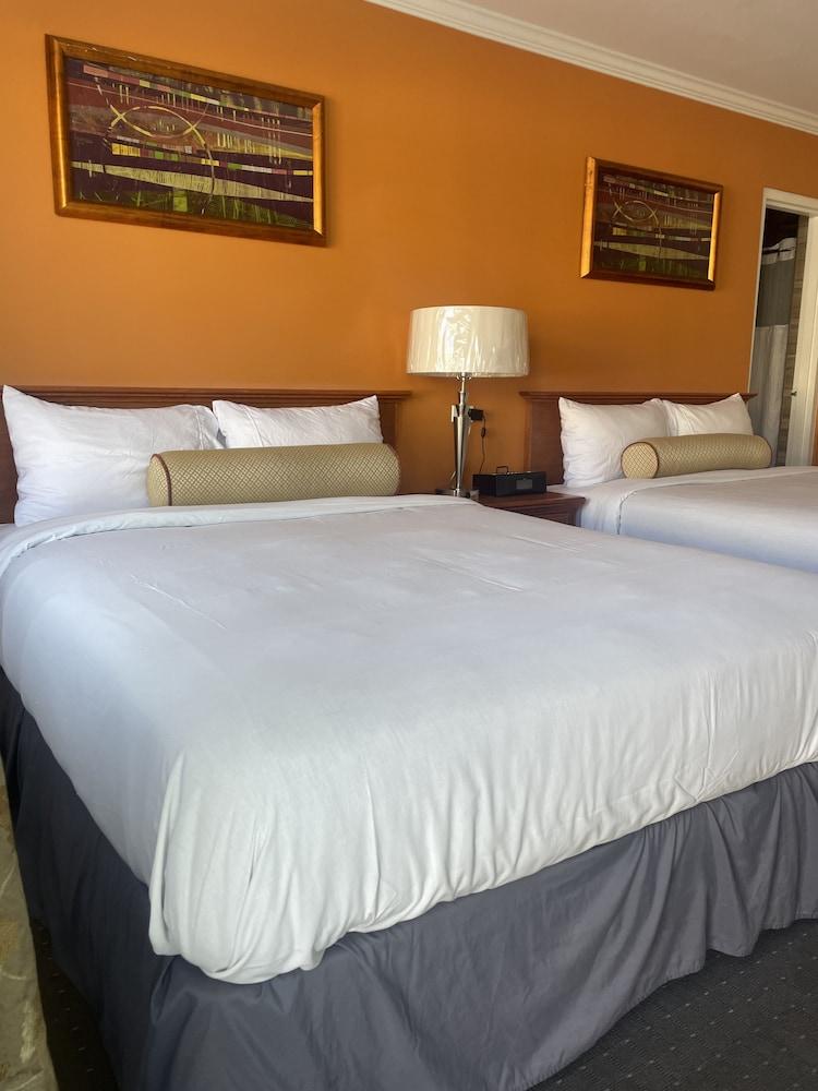 Howard Johnson by Wyndham Ridgecrest, CA