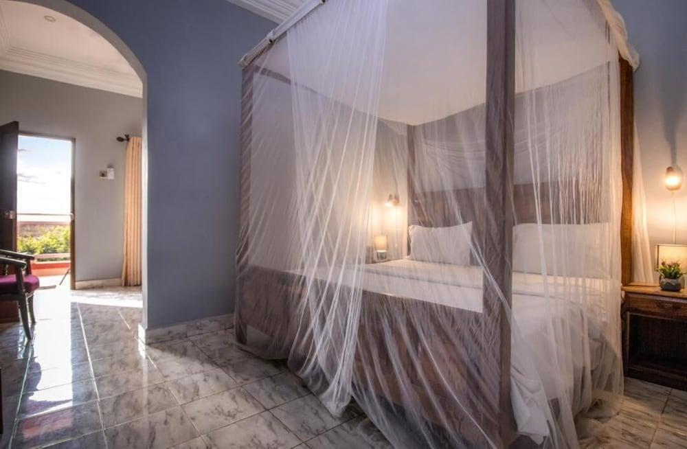 Seaview Gardens Hotel