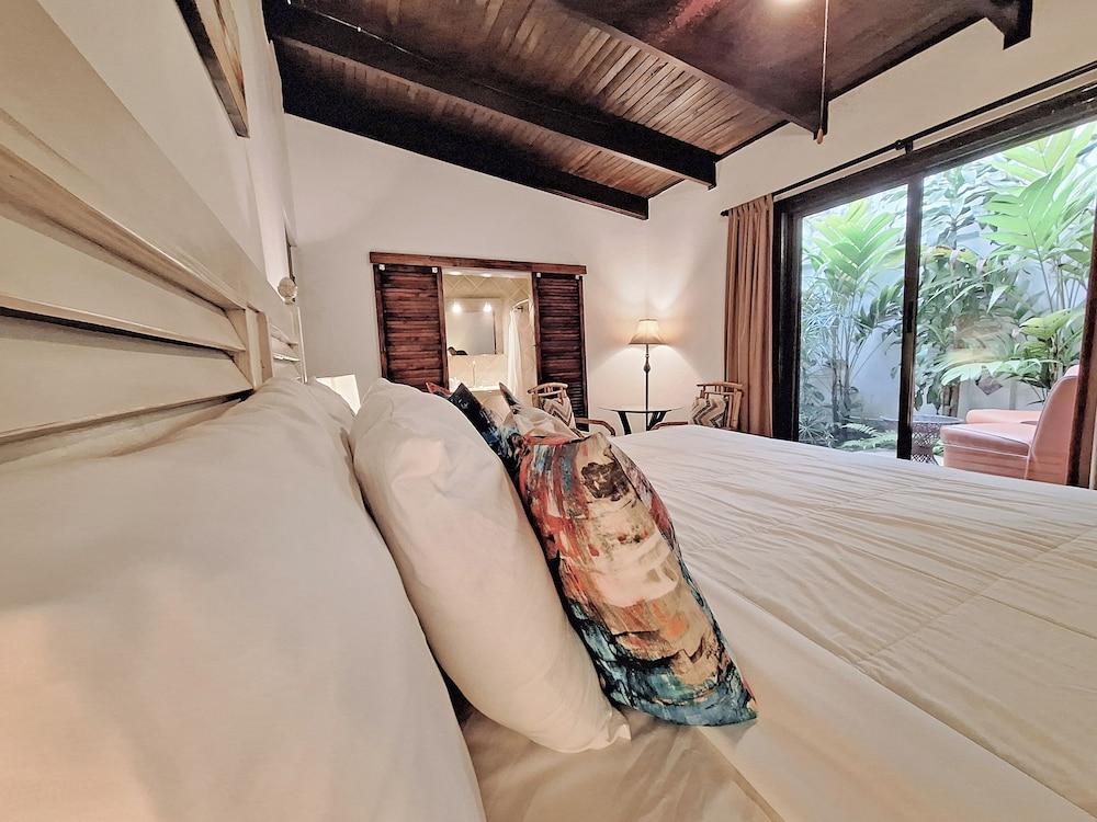 Colours Oasis Resort ADULT ONLY