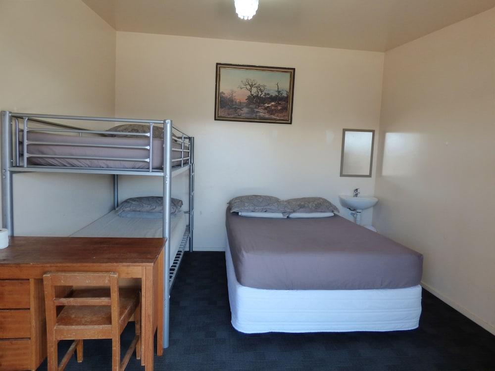 Racecourse Backpackers Hostel