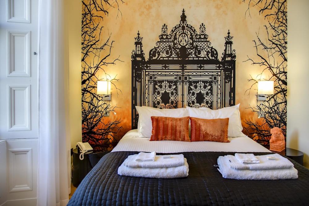 Clarendon Luxury Apartments