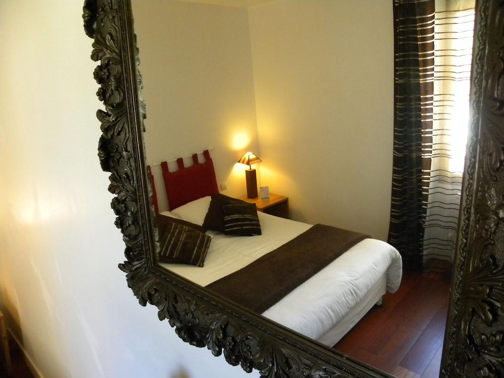 Hotel La Bastie D Urfe