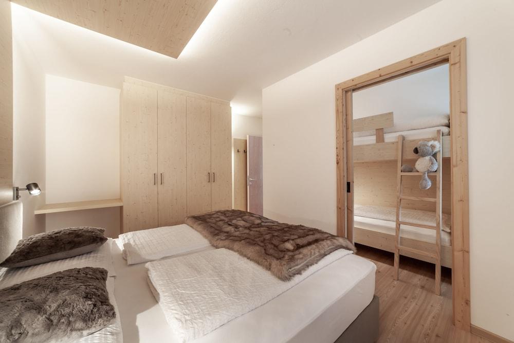 Aparthotel Familiaris - Family Apartments - Pools & Spa in the Dolomites