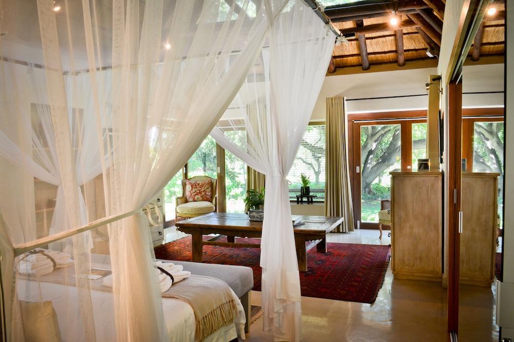 Khaya Ndlovu Safari Manor