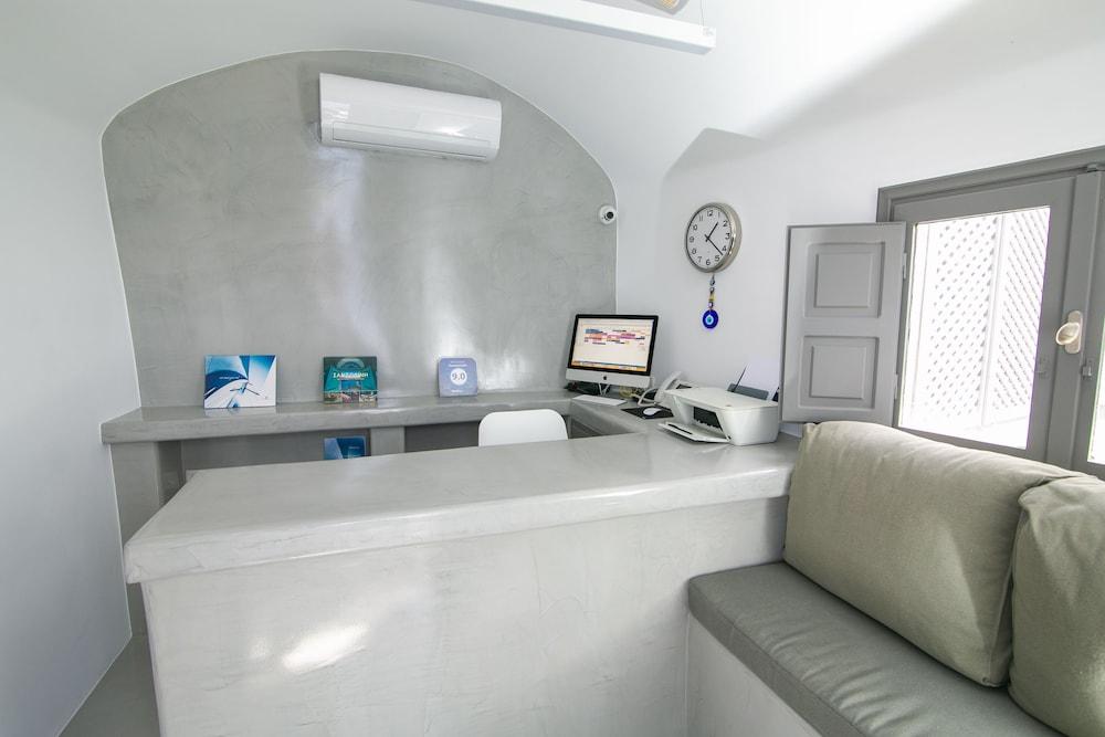 Theodora Suites - Adults Only