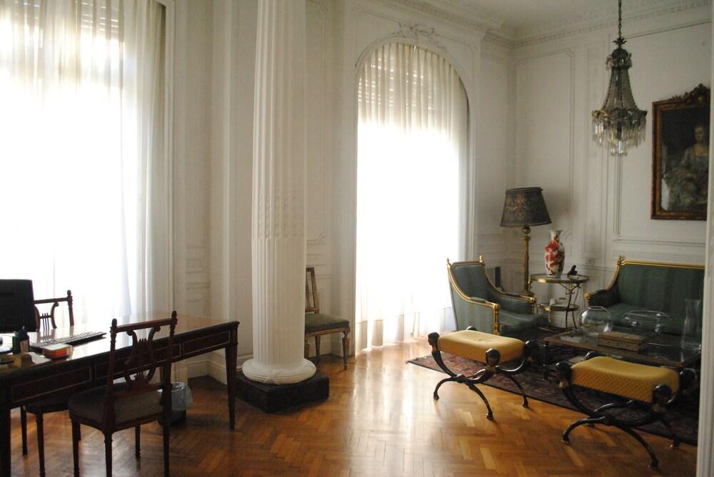 Leonardo Da Vinci Residence