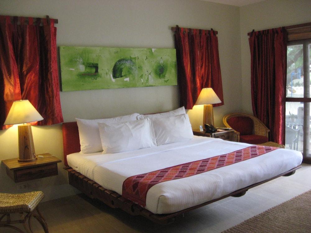 Bluewater Maribago Beach Resort