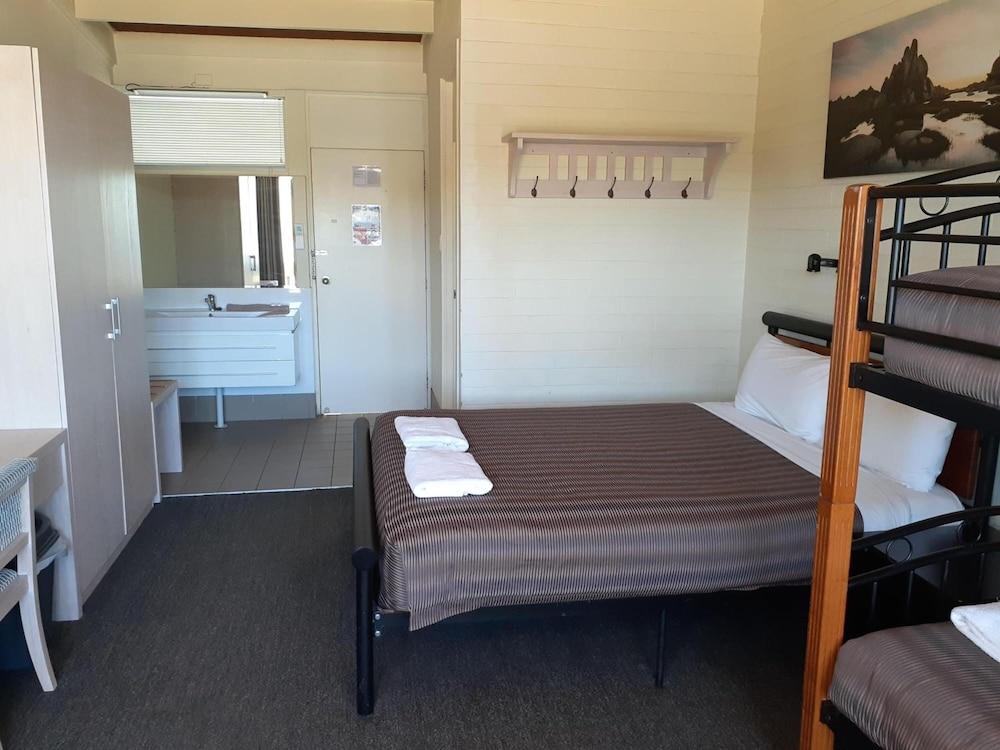 Lake Jindabyne Hotel