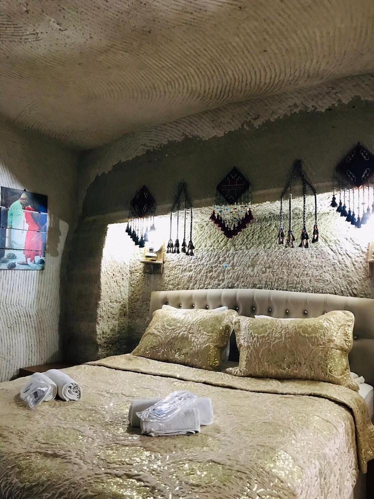 Seven Rock Cave Hotel