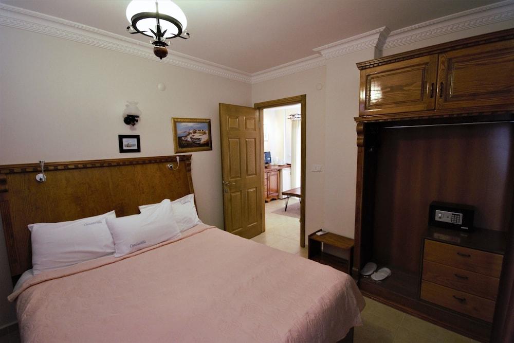Cundavilla Hotel & Suites