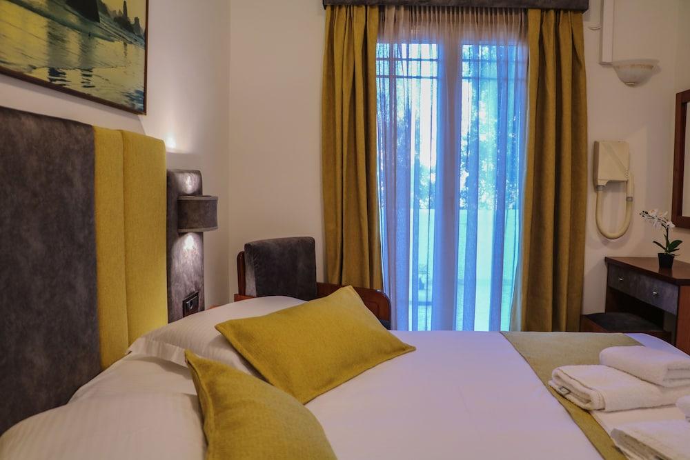 Hotel Dionysis Studios