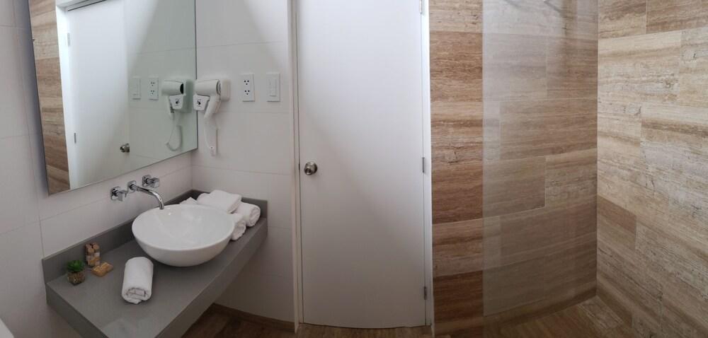 IFE B&B – Inka Frog Exclusive