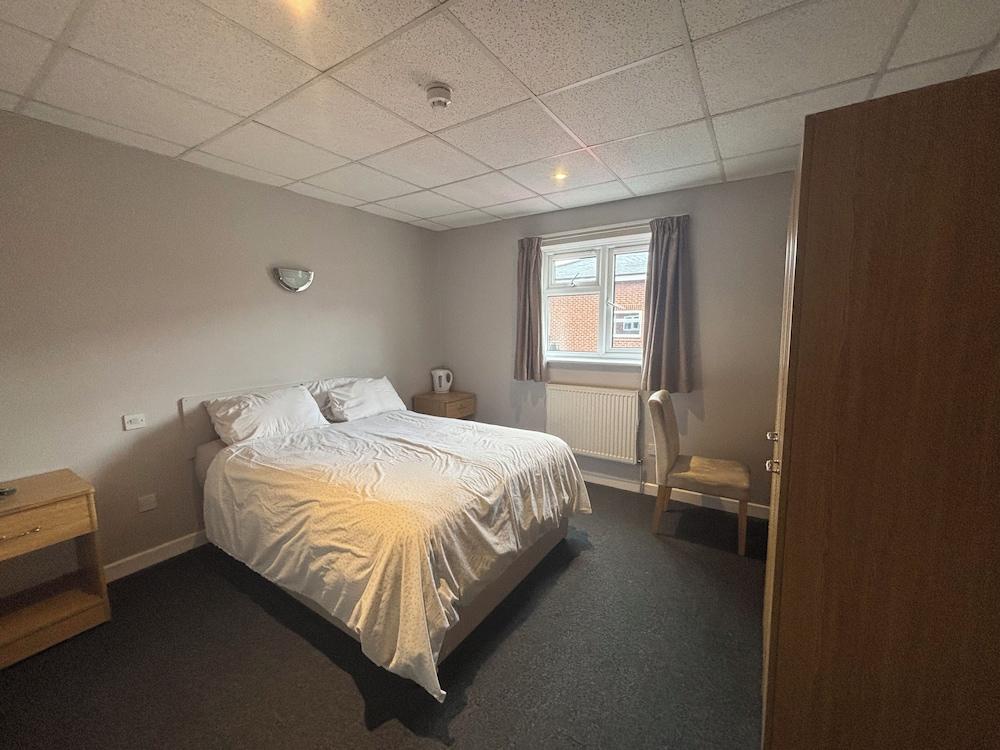 Fitzwilliam Arms Hotel