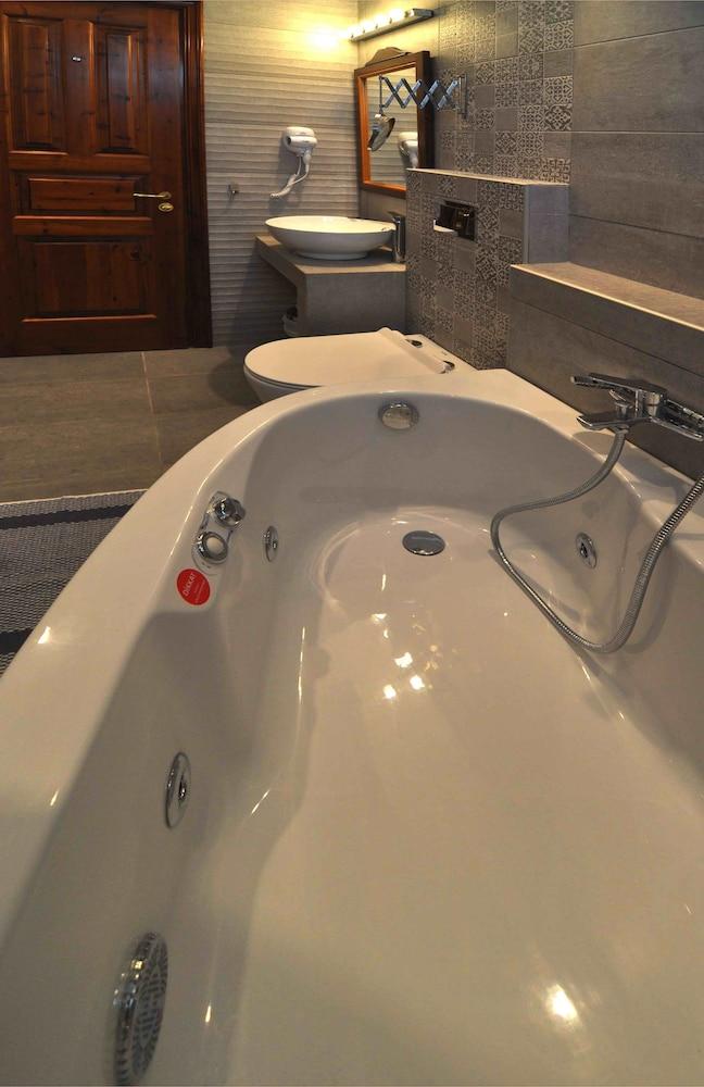 Golden View Beach Hotel