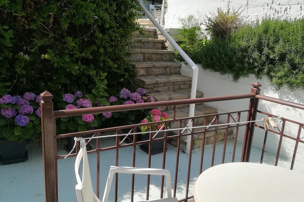 Scorpios Hotel & Suites