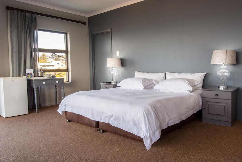 Edward Charles Manor