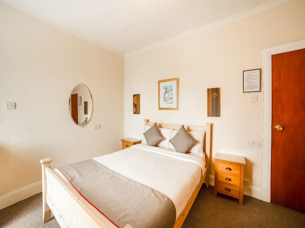 OYO Station Road Inn