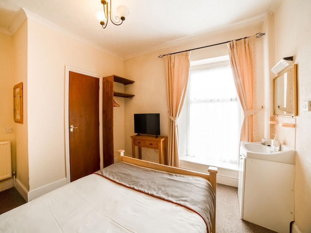 OYO Station Road Inn