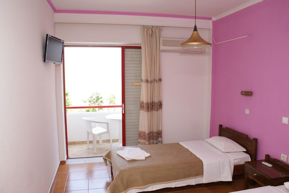 Stam & John Apartments