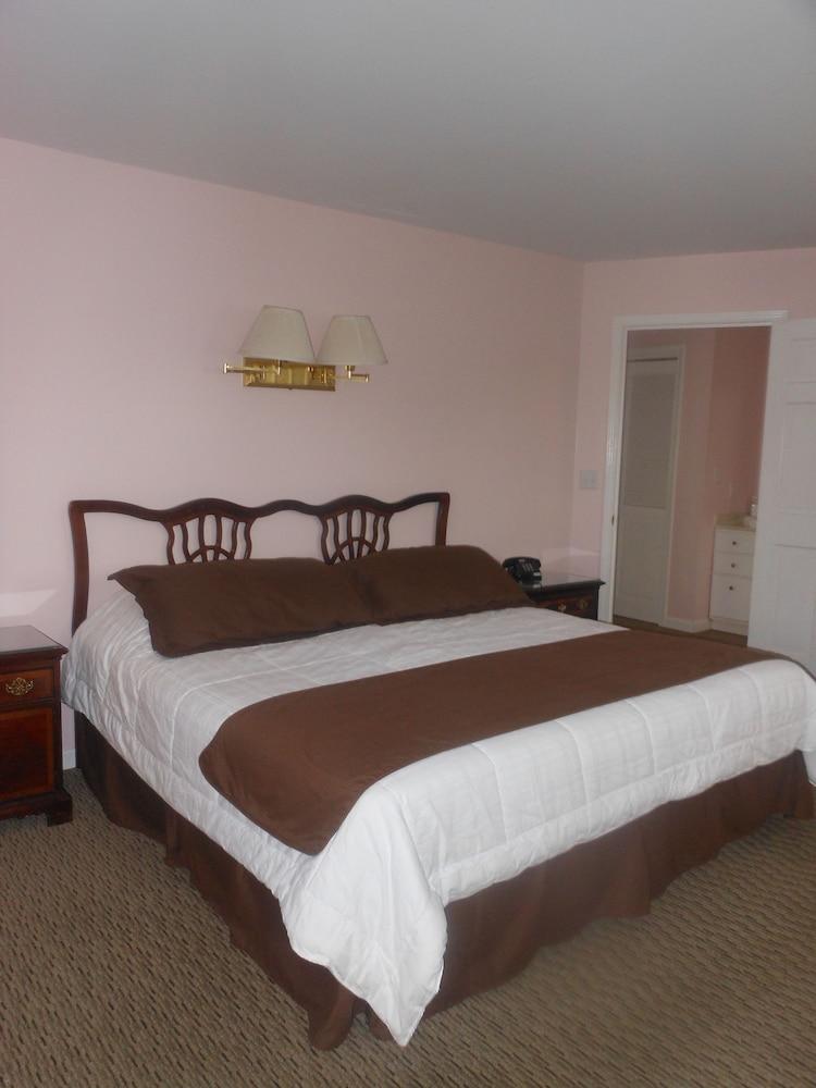 Century Suites Hotel